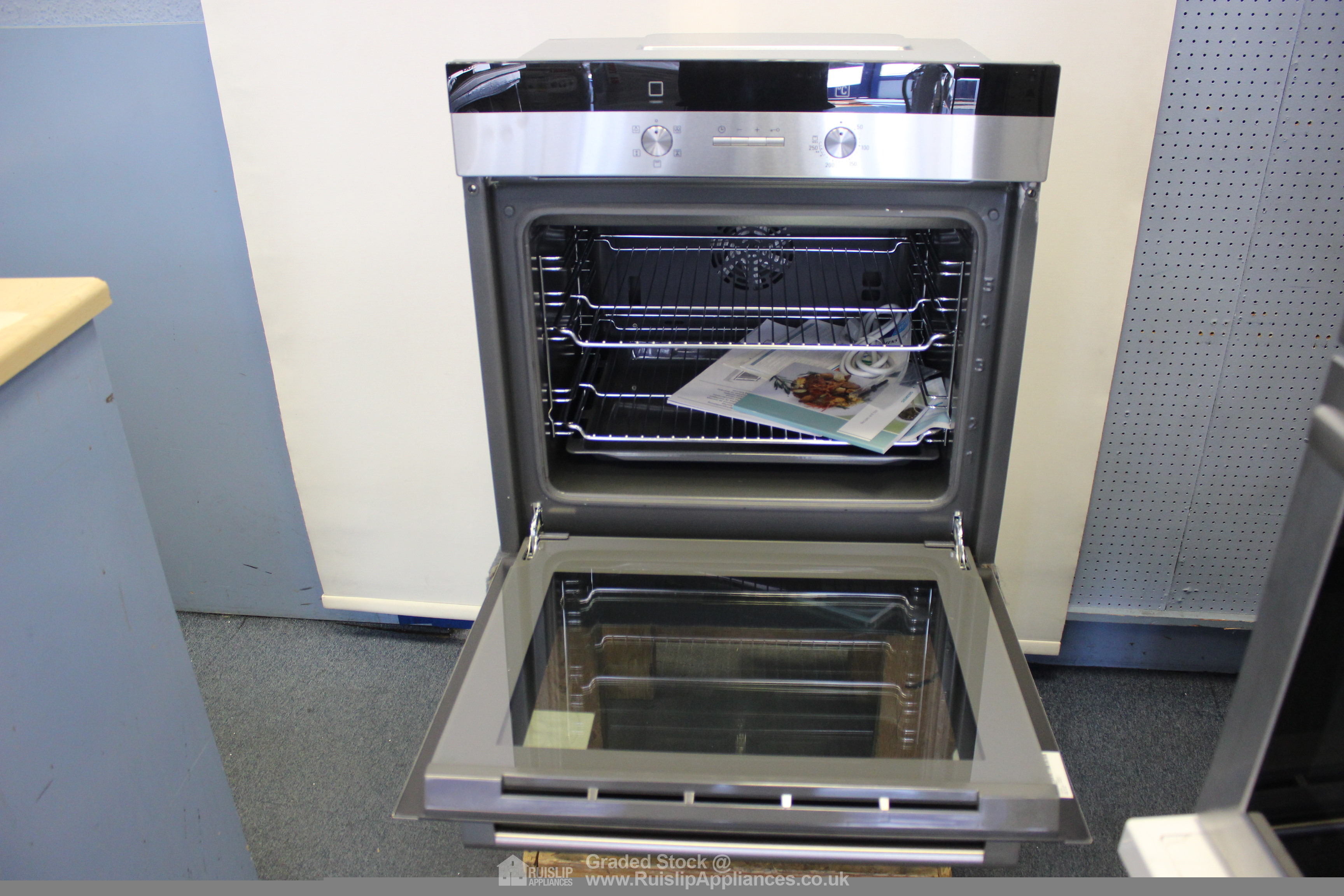 SIEMENS Single Oven IQ300 Stainless Steel