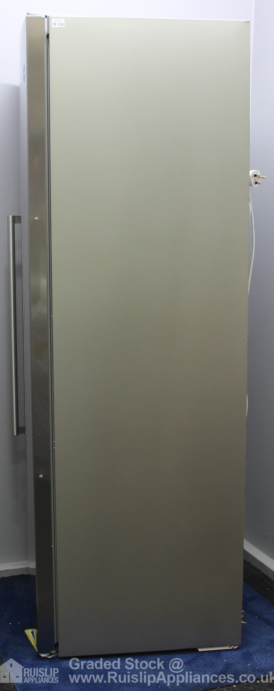 SIEMENS IQ500 Upright Freezer 186cm 60cm upright freezer noFrost Twist